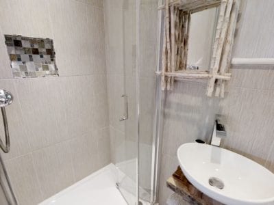 Hunters Moon - Twin Bedroom Ensuite Shower