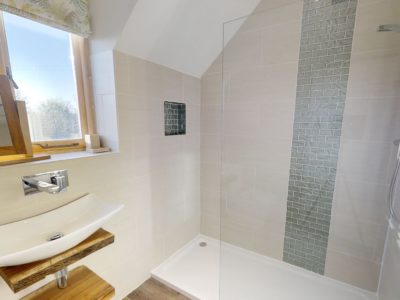 Hunters Moon - Upstairs Double Bedroom Ensuite Shower